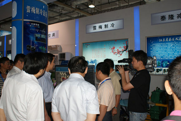 史省长亲临展位 j9九游会品牌增光辉-公司参加“江苏产品万里行”长沙站活动报道 史省长亲临展位 j9九游会品牌增光辉-公司参加“江苏产品万里行”长沙站活动报道